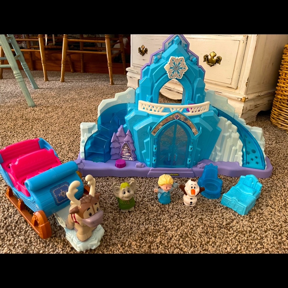 Little People Frozen Set with Accessories